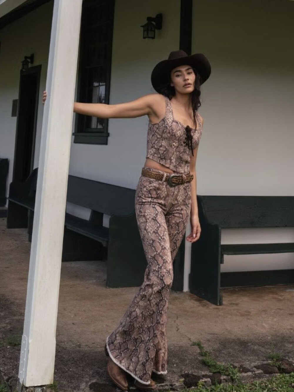 Shyanne Women's High Rise Snake Print Super Flare Western Boho Jeans Size 25